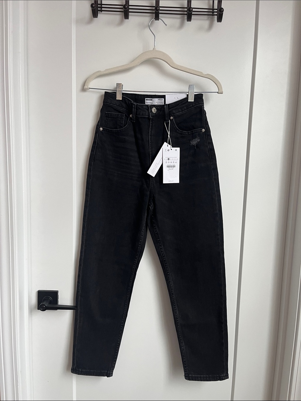 Bershka Black High-Rise Mom Slim Petite Jeans Women’s Size 4